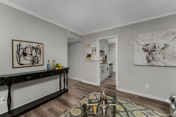 15751 W 14 mile RD, Beverly Hills Village, MI 48025