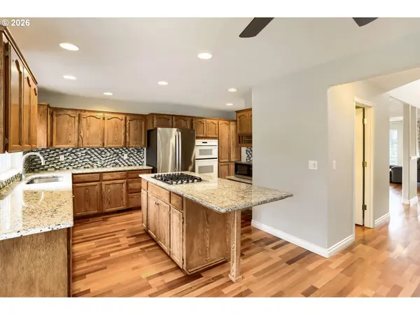 2552 NE NOVA AVE, Hillsboro, OR 97124