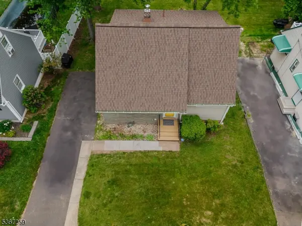 13 Independence Dr, Roselle Boro, NJ 07203