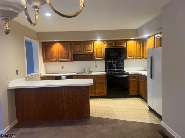 599 Apache Ct, Mahwah Twp., NJ 07430