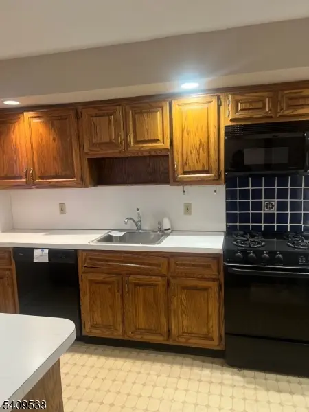 599 Apache Ct, Mahwah Twp., NJ 07430