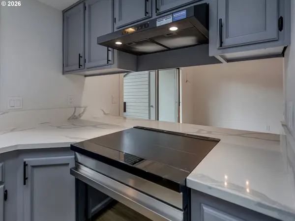 6228 MERIDIAN CIR #7, West Linn, OR 97068