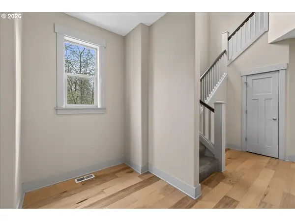 561 N DECLARATION DR, Carlton, OR 97111