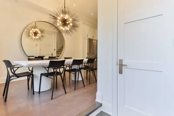 51B Burnaby BLVD, Toronto C03, ON M5N 1G3