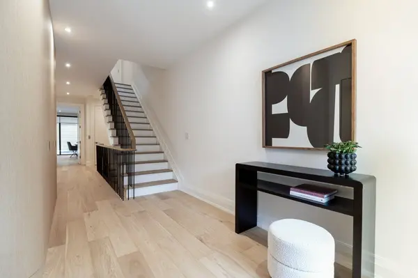 36 Evergreen GDNS, Toronto C11, ON M4G 1C5