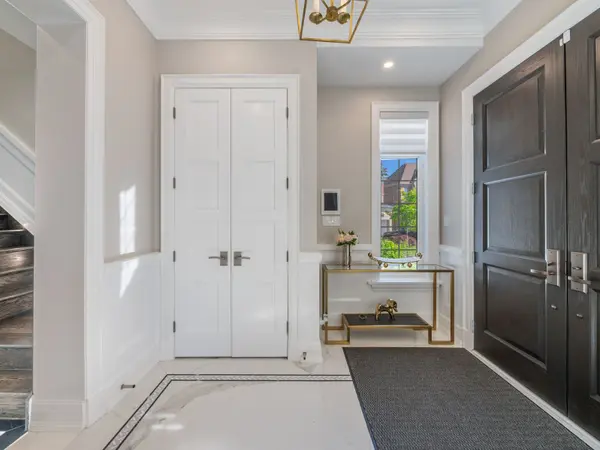 17 Daniel Cozens CT, Toronto C07, ON M2R 0A7