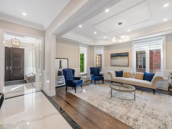 17 Daniel Cozens CT, Toronto C07, ON M2R 0A7