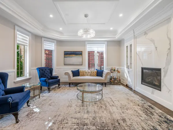 17 Daniel Cozens CT, Toronto C07, ON M2R 0A7