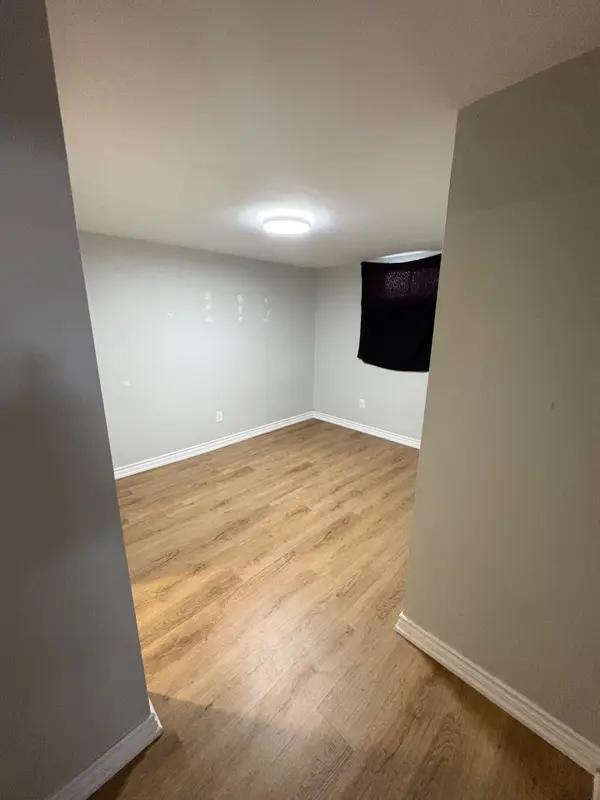 473 Gibbons ST #Lower, Oshawa, ON L1J 4Z3