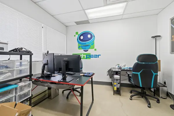 520 Westney RD S #5, Ajax, ON L1S 7H4