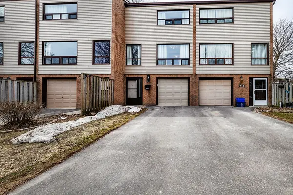 77 Parklane CIR #77, Clarington, ON L1C 3V9