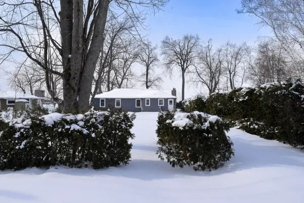 28 McRae Beach RD S, Georgina, ON L0E 1L0