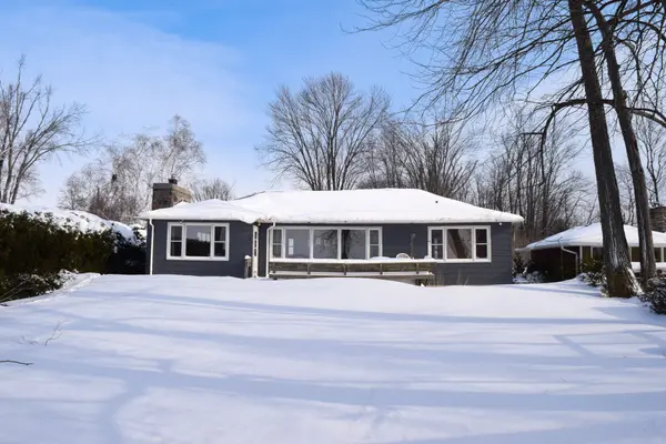 28 McRae Beach RD S, Georgina, ON L0E 1L0