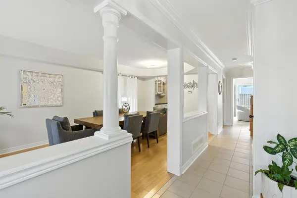 106 Laurendale AVE, Georgina, ON L4P 4E8