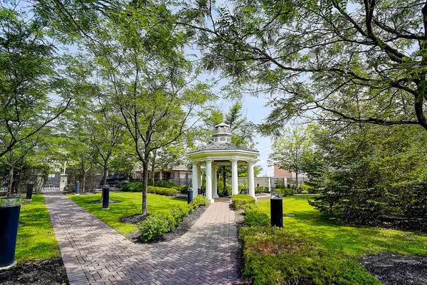 111 Civic Square Gate #216, Aurora, ON L4G 0S6