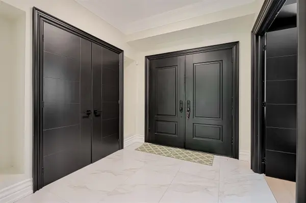 32 Bradfield AVE W, Toronto W08, ON M8Z 2A3