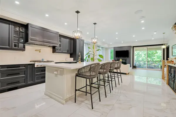 32 Bradfield AVE W, Toronto W08, ON M8Z 2A3