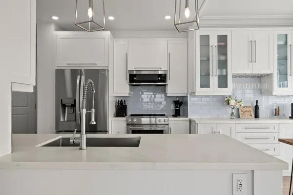 7730 Kipling AVE #902, Vaughan, ON L4L 1Y9