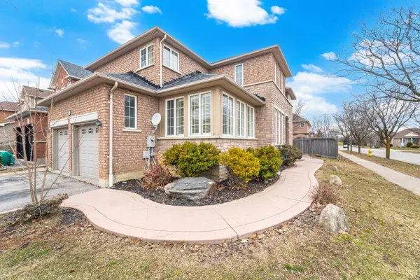 2 Sequoia RD, Vaughan, ON L4H 1W2
