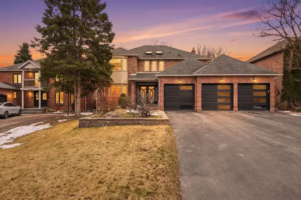 369 Kennedy ST W, Aurora, ON L4G 5M5