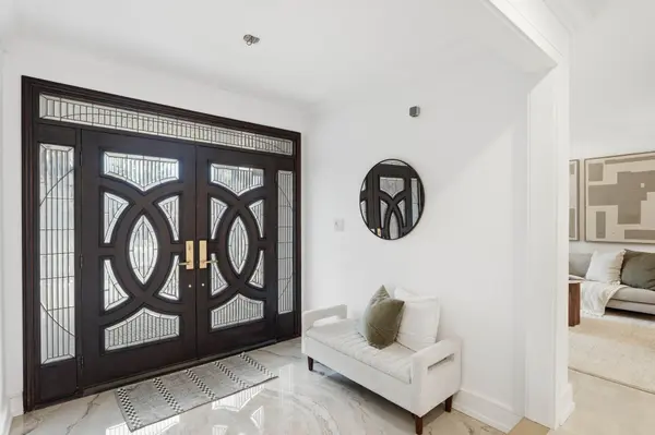 369 Kennedy ST W, Aurora, ON L4G 5M5