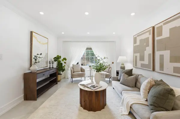 369 Kennedy ST W, Aurora, ON L4G 5M5