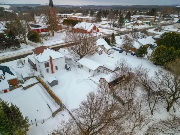 326 Lafontaine RD W, Tiny, ON L9M 0H1