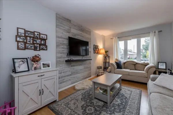 11 Garibaldi DR, Barrie, ON L4N 8C3