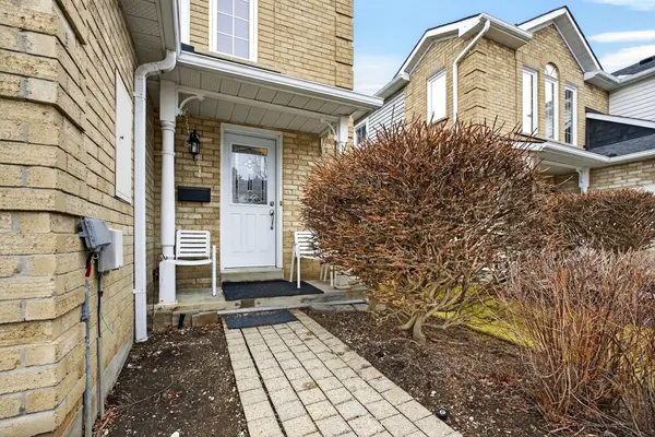 74 Heathcliffe SQ, Brampton, ON L6S 5R4