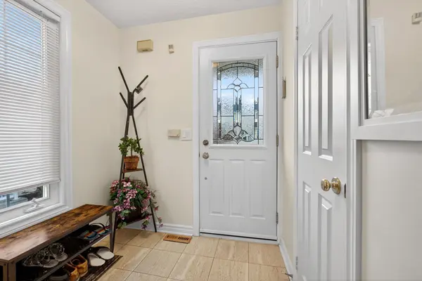 74 Heathcliffe SQ, Brampton, ON L6S 5R4