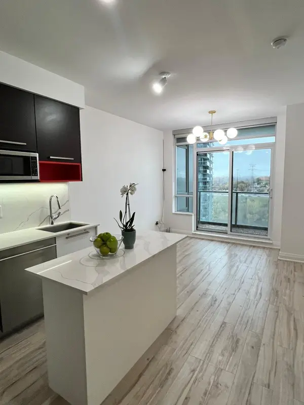 36 Park Lawn RD #1207, Toronto W06, ON M8V 0E5