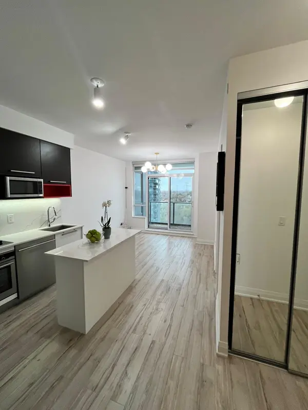 36 Park Lawn RD #1207, Toronto W06, ON M8V 0E5