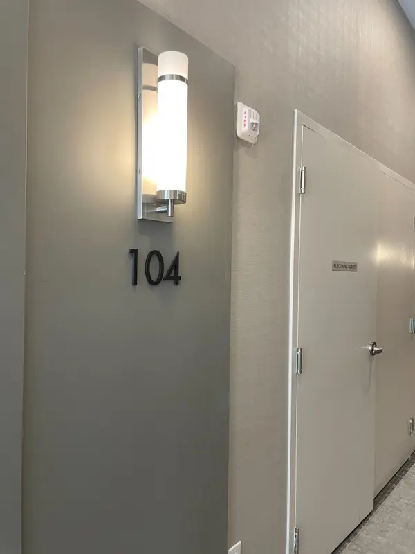 160 Canon Jackson DR #A104, Toronto W04, ON M6M 0C1