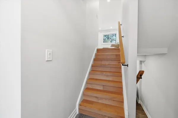 680 Regency CT #112, Burlington, ON L7N 3L9