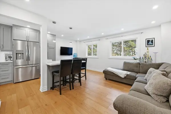 680 Regency CT #112, Burlington, ON L7N 3L9