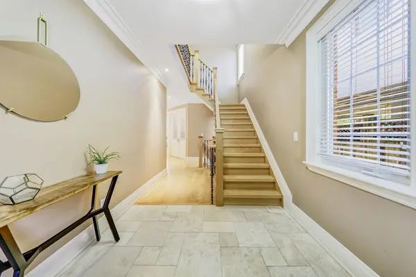 3 Westrose AVE, Toronto W08, ON M8X 1Z9