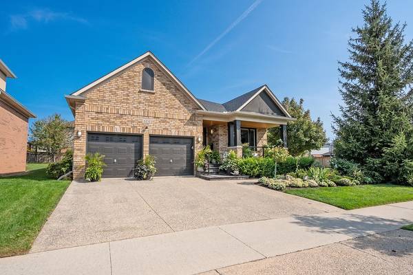 4252 Sarazen DR, Burlington, ON L7M 4Z2