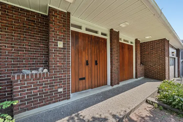 1825 Yale AVE, Alta Vista And Area, ON K1H 6S3