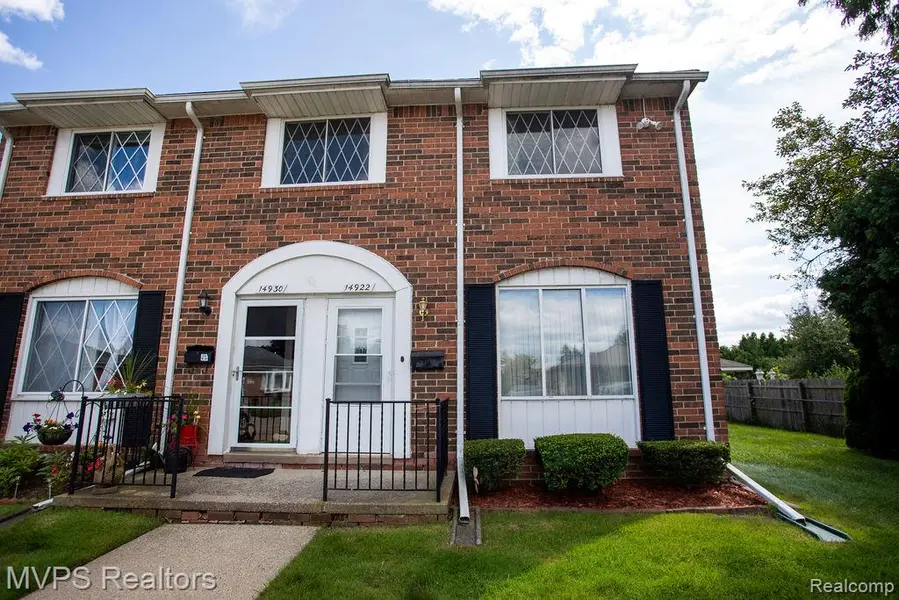 14922 Granada PLZ, Warren, MI 48088