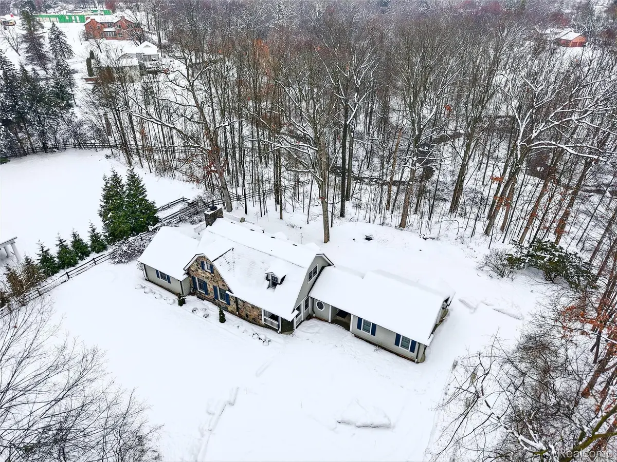 24924 Riverwood DR, Franklin Village, MI 48025