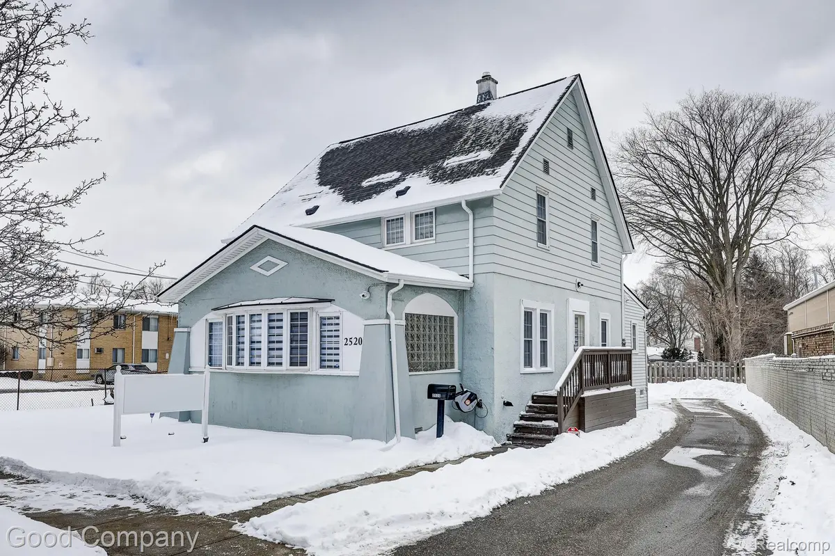 2520 Rochester RD, Royal Oak, MI 48073