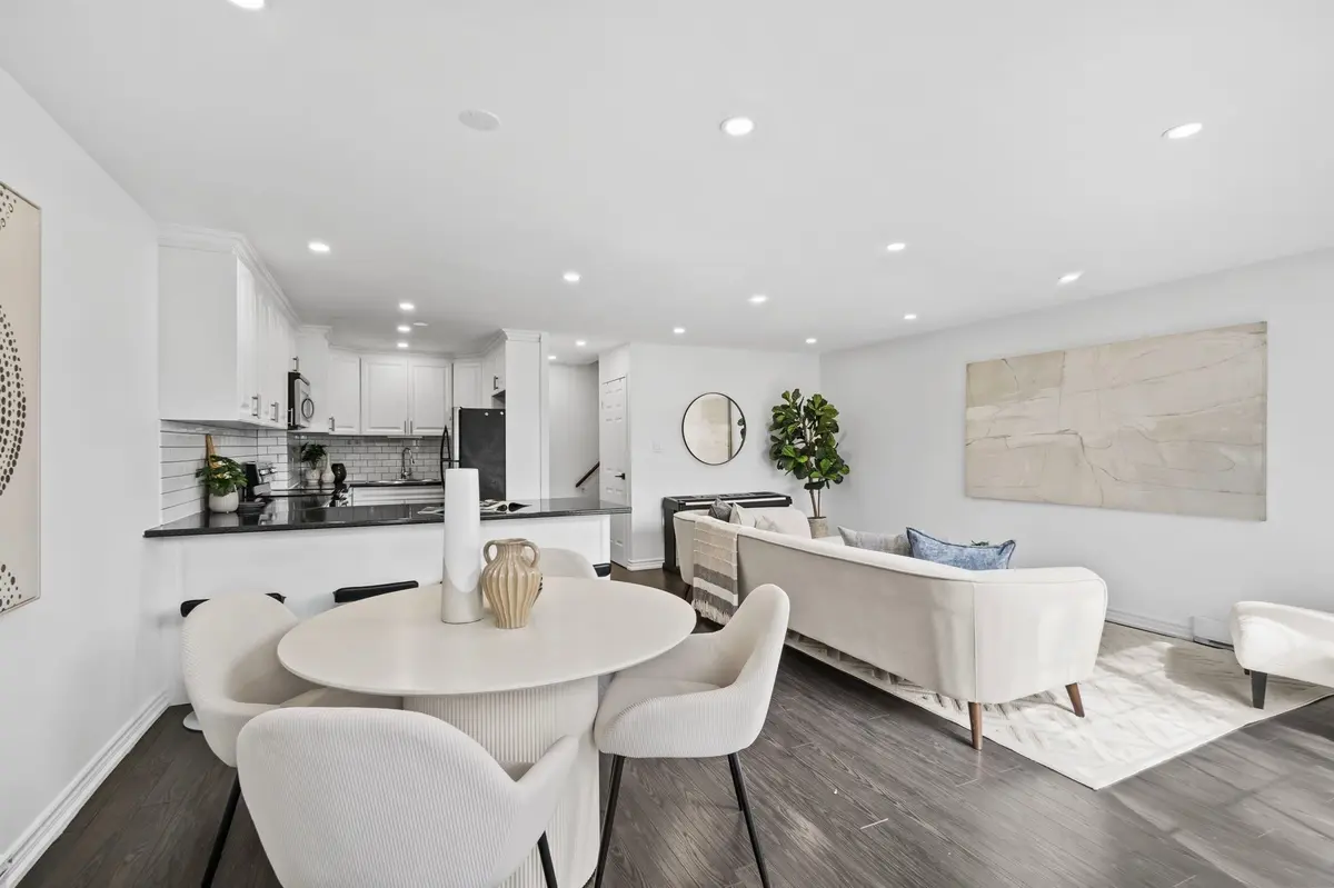 1055 Dundas ST E #179, Mississauga, ON L4Y 3X6