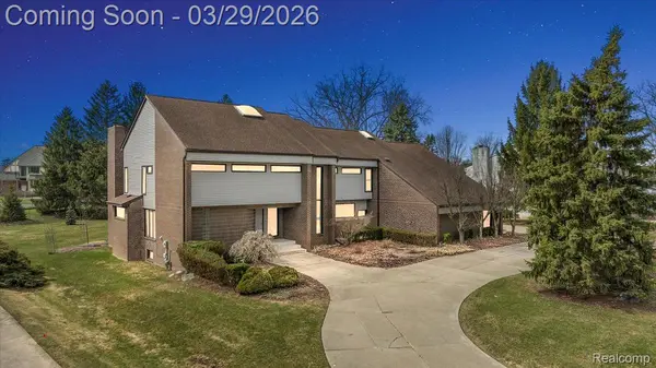 3830 Columbia DR, Bloomfield Hills, MI 48302