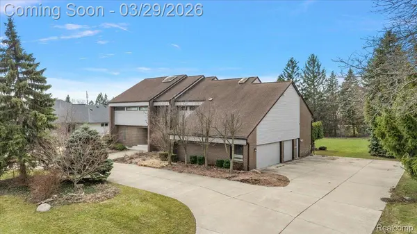 3830 Columbia DR, Bloomfield Hills, MI 48302