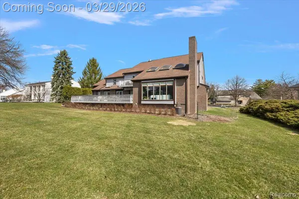 3830 Columbia DR, Bloomfield Hills, MI 48302