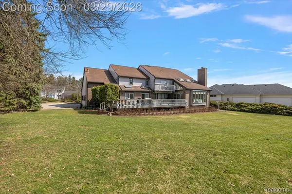 3830 Columbia DR, Bloomfield Hills, MI 48302