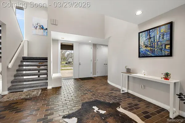 3830 Columbia DR, Bloomfield Hills, MI 48302