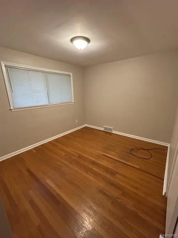 20202 Hunt Club DR, Harper Woods, MI 48225