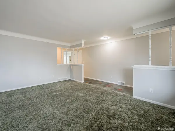 25748 Curie AVE, Warren, MI 48091