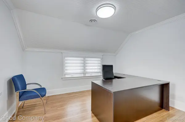 2520 Rochester RD, Royal Oak, MI 48073